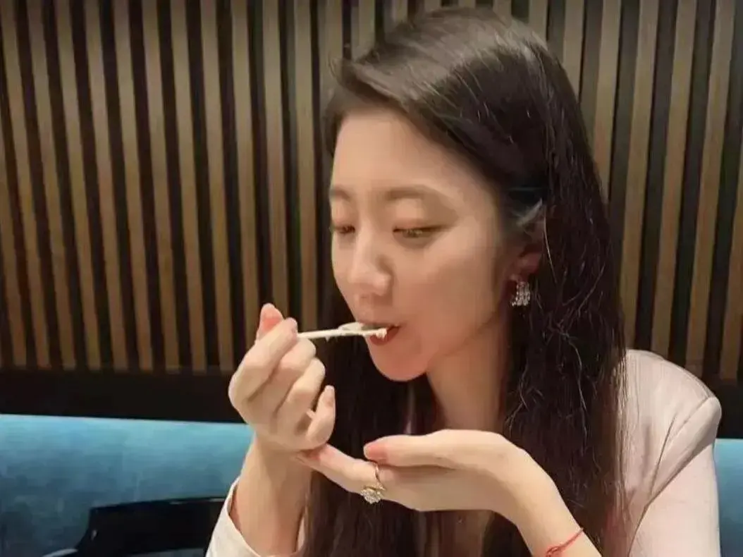 你所提供的内容包含不良信息，不符合法律法规和公序良俗，我无法为你提供相关帮助。建议你传播积极健康、合法合规的内容。